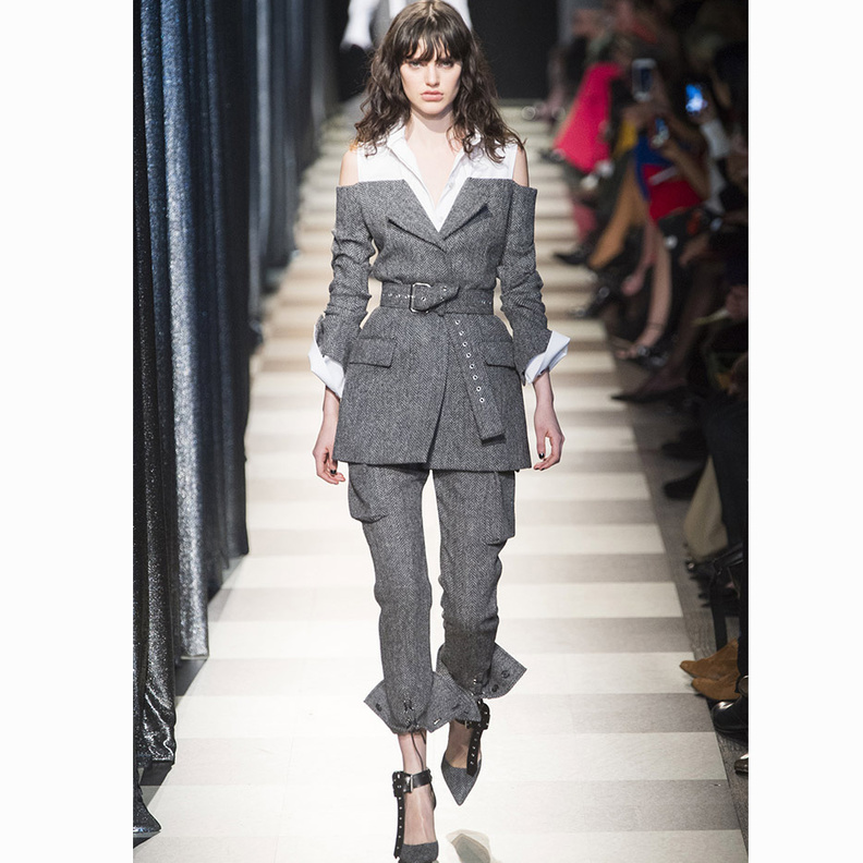 تألقي بأحدث موديلات الجاكيتات الطويلة