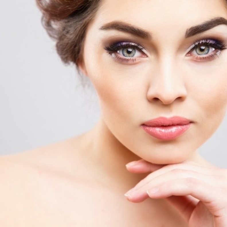 زيت الخروع وصفة طبيعية رائعة لتكثيف الحواجب