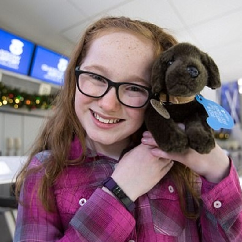 طفلة تعثر على دميتها بعد أن انتشرت صورها في جميع أنحاء العالم