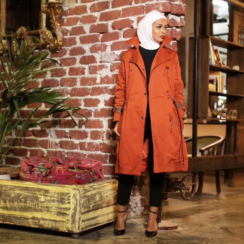 للصباح تختار مرمر البليزر الطويل مع الكعب العالي 