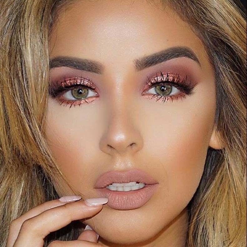 اتبعي هذه الألوان لمناسبات نهاية العام