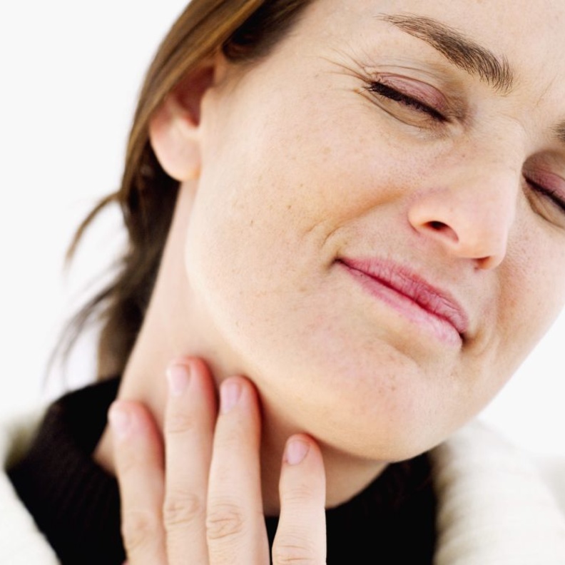 التهاب الحلق الفيروسي يختلف في علاجه عن الجرثومي