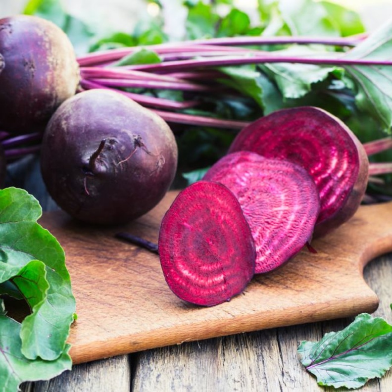 يتميز الشمندر بفوائده العديدة للتخسيس و حرق الدهون