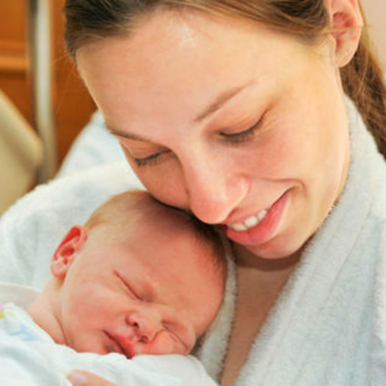 يمكن تخفيف الم جرح العملية القيصرية باعتدال الجلسة اثناء الرضاعة