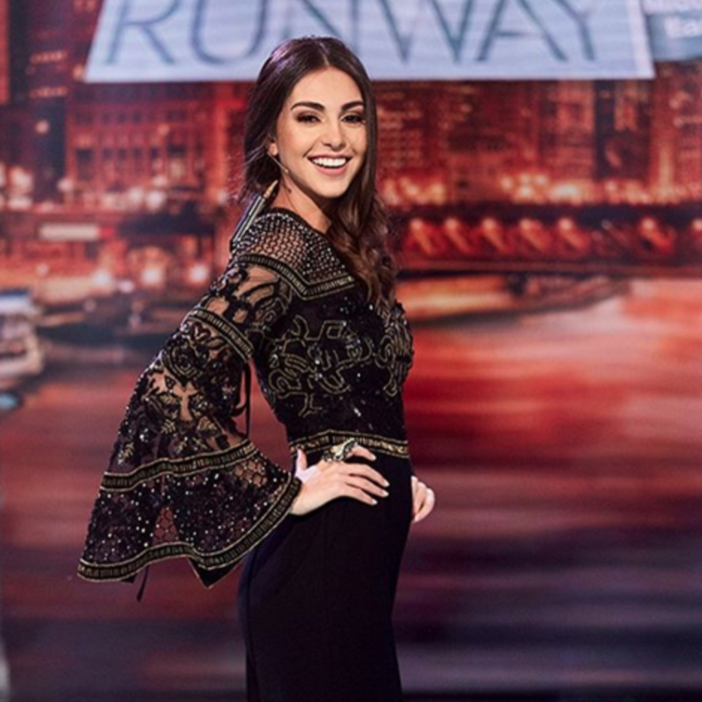 فستان سهرة فاخر باللون الأسود تألقت به فاليري أبو شقرا.