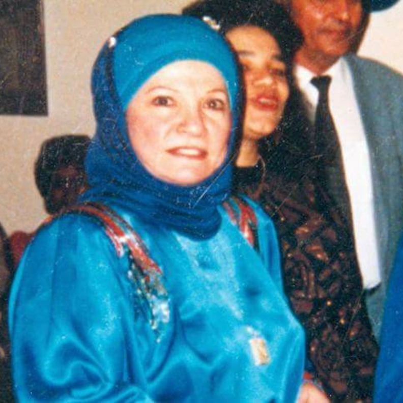 شادية في منزلها