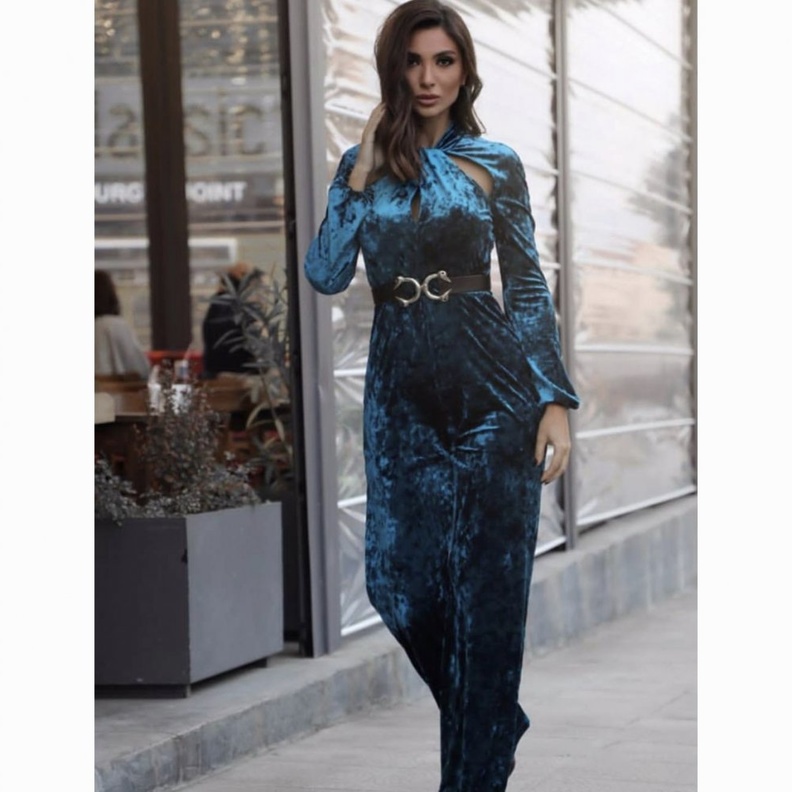 الحزام على الخصر مناسب مع الجمبسوت