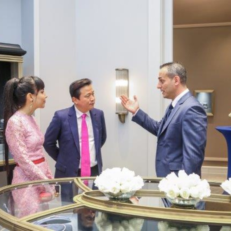 كشفت دار Harry Winston النقاب عن مجموعة Legacy في دبي