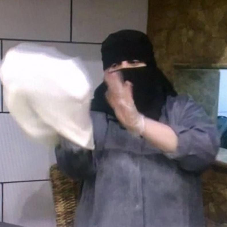 كافة أعمال المطعم بأيدي نسائية