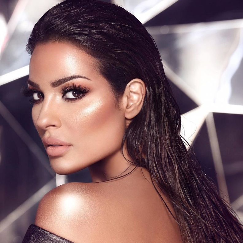 مكياج خريفي قوي مع احمر الشفاه البني