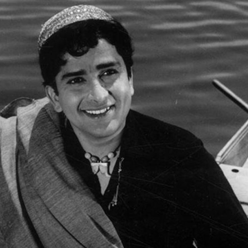 بي بي سي نشرت صور أميتاب باتشان بدلا من شاشي كابور