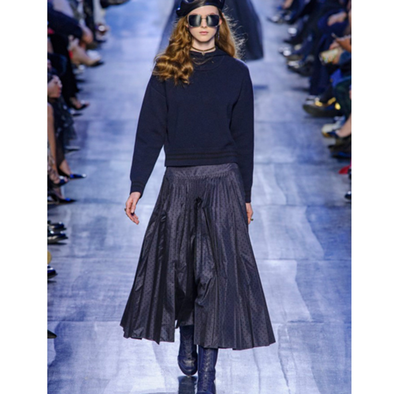 موديلات تنانير كلوش مقلمة من دار فيكتوريا بيكهام Victoria Beckham