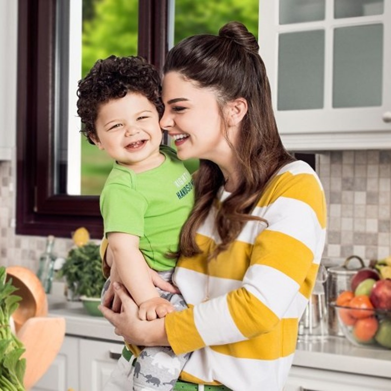 بيلين كارهان وأبنها