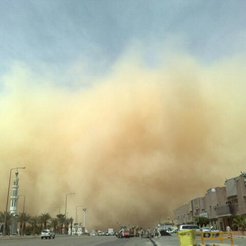 صورة أرشيفية لموجة غبار ضربت الرياض العام الماضي