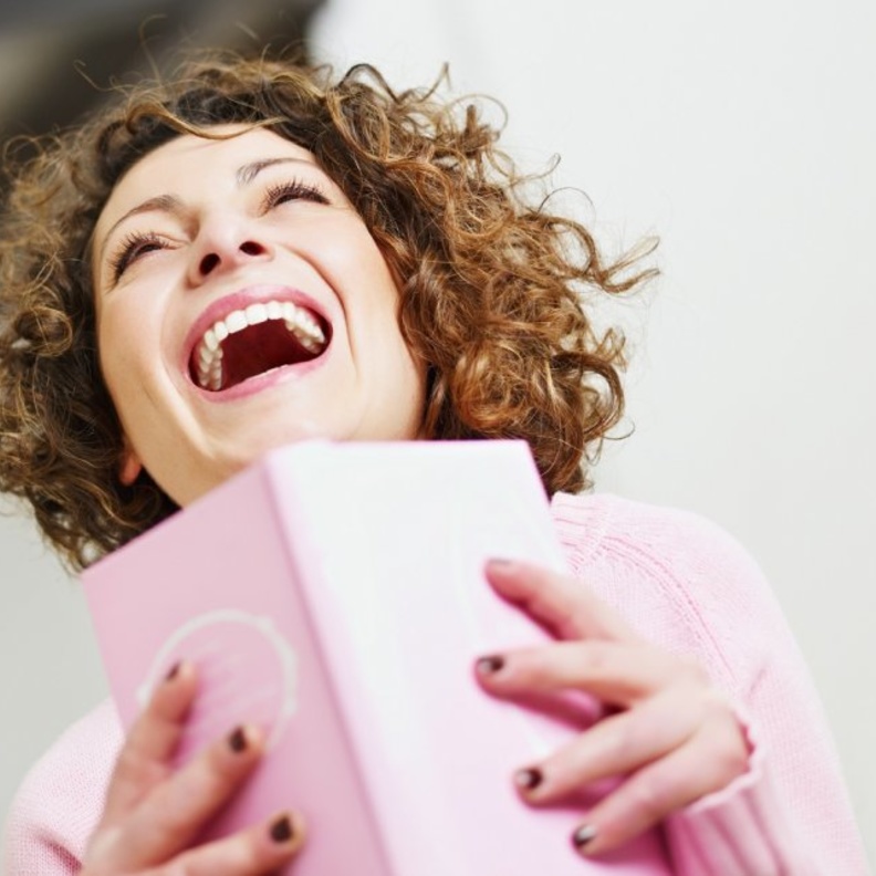 سيسعد بكتاب او مجموعة افلام كوميدية