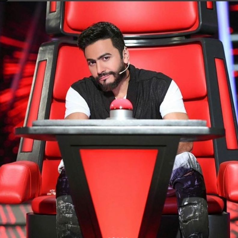 تامر حسني يراضي احمد منصور