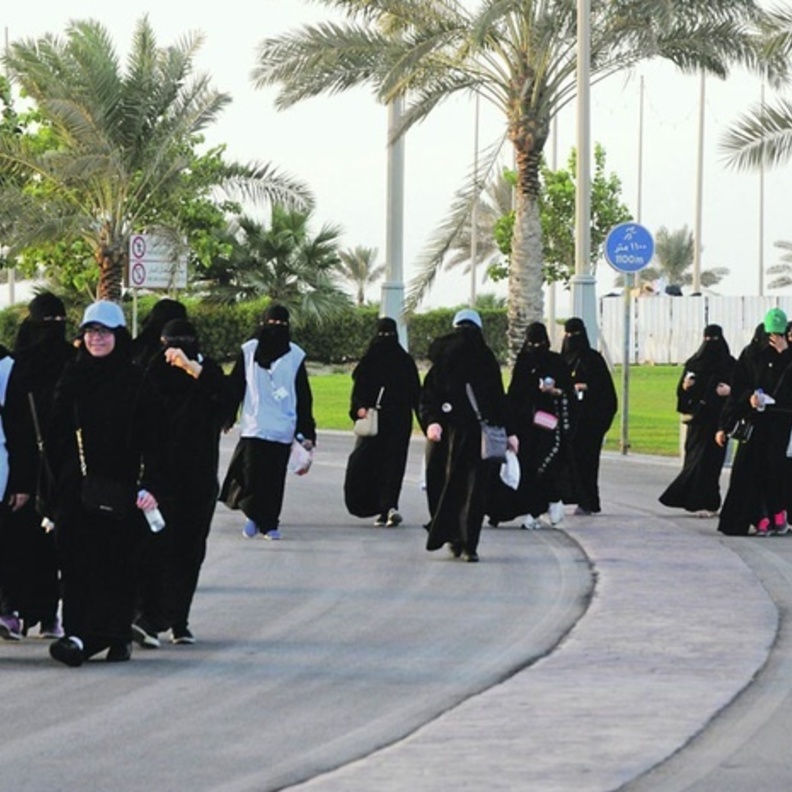 يضم الفريق مشتركات من مختلف الاعمار