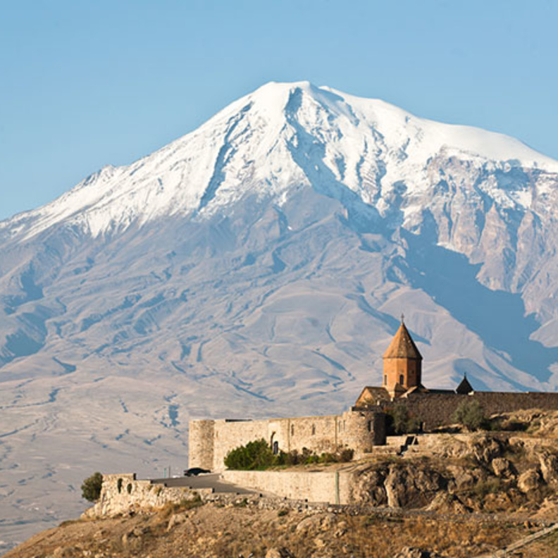 جبل ارارات الارميني مستقر سفينة نوح