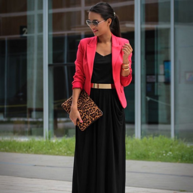 طلة كاجوال بالبليزر الطويل من لينا الأسعد