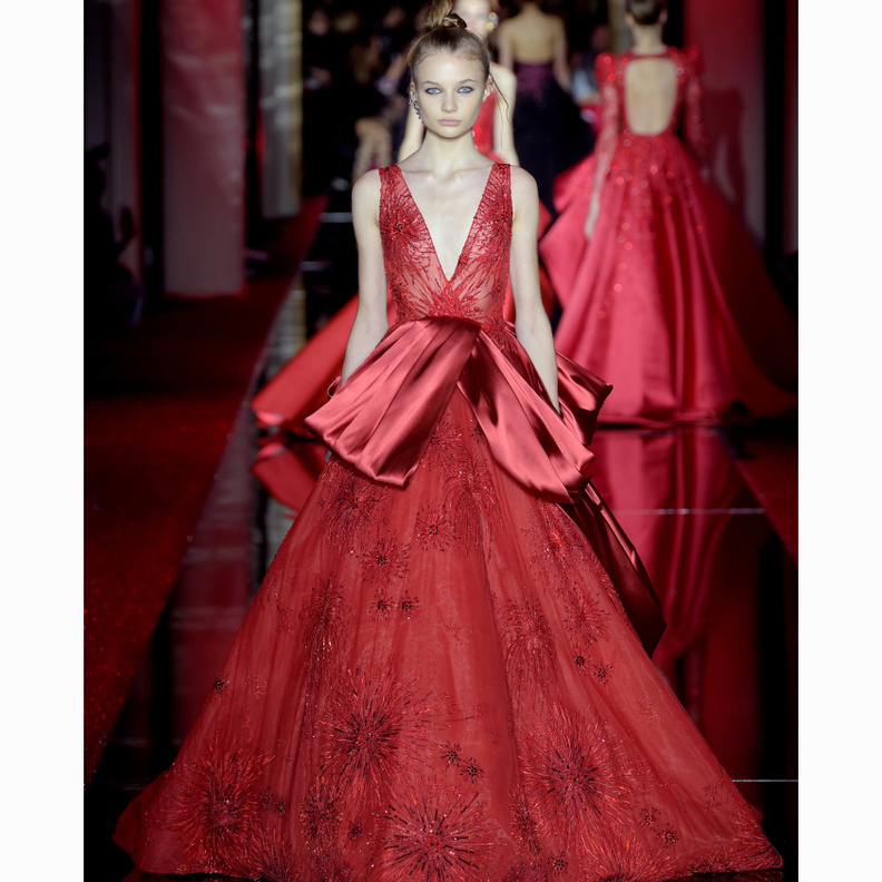 فستان من ماركيزا.