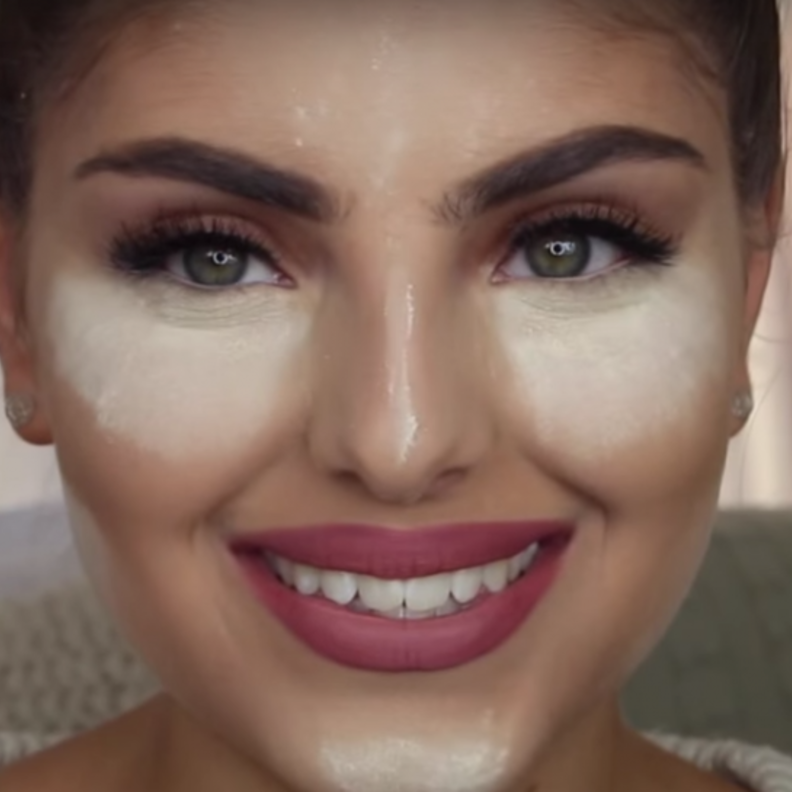 وزعي الكونسيلر بالأسفنجة أو بالتربيت