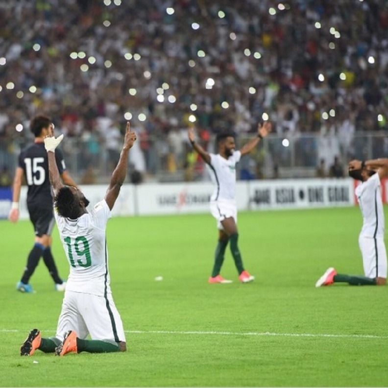 محمد عبده يتقدم المحتفلين بتأهل منتخب السعودية إلى كأس العالم