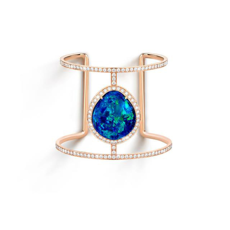 اسوارة من ديور Dior