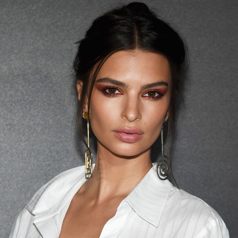 مكياج لماع وبرونزي لمناسبات نهاية العام