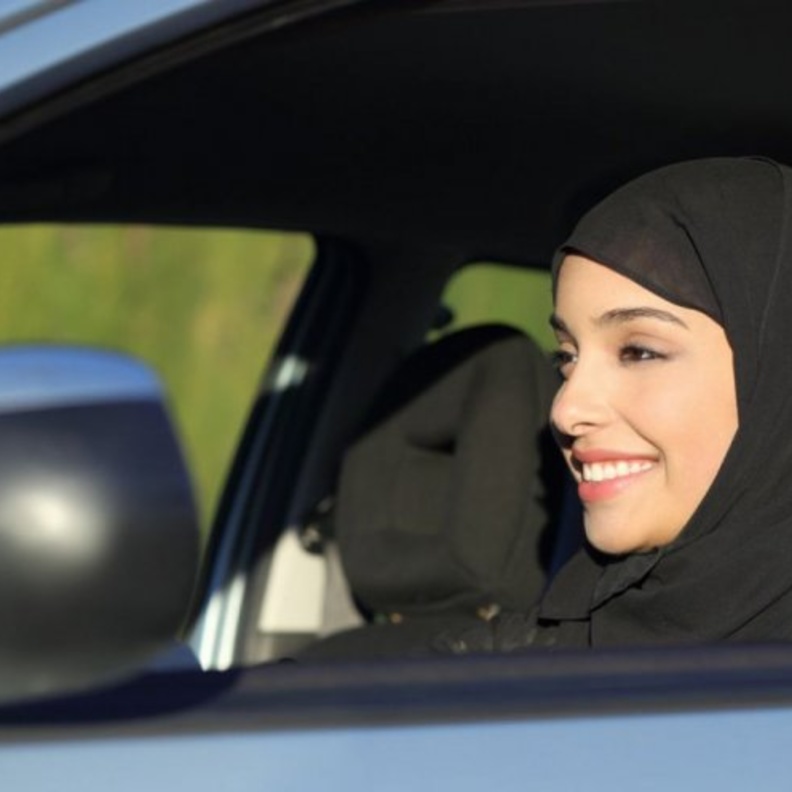 إتفاقية  أول مدرسة لتعليم المرأة قيادة السيارات في جدة سيتم توقيعها الأسبوع المقبل
