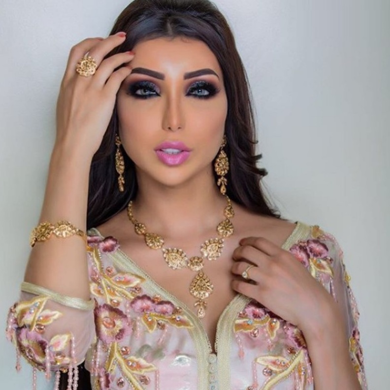 دنيا بطمة تخضع لعمليات تجميل 2017