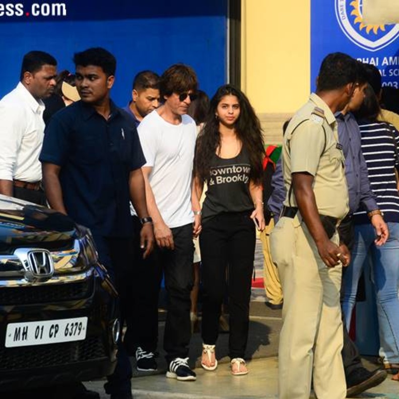 شاروخان حضر الحفل بصحبة زوجته وأطفاله