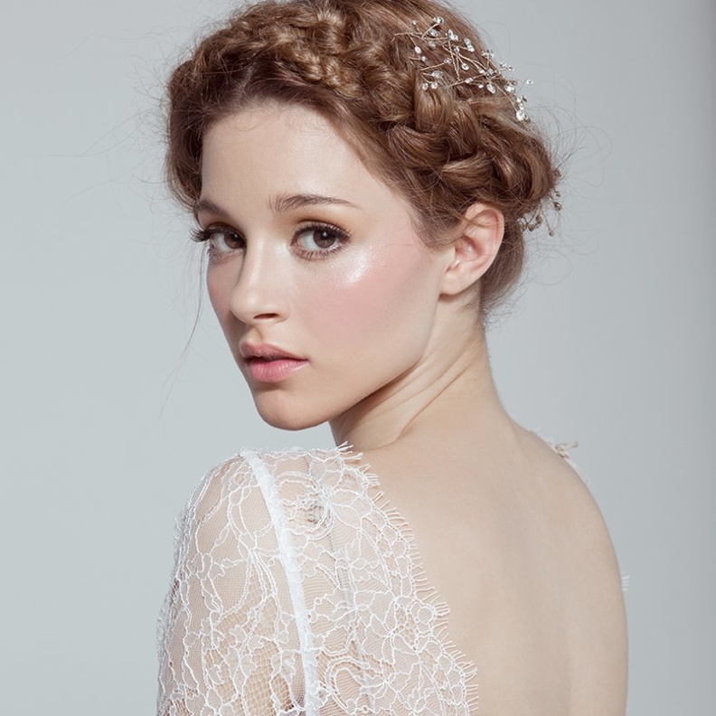 كونسيلر الأخضر على البقع الحمراء اساسي للعروس