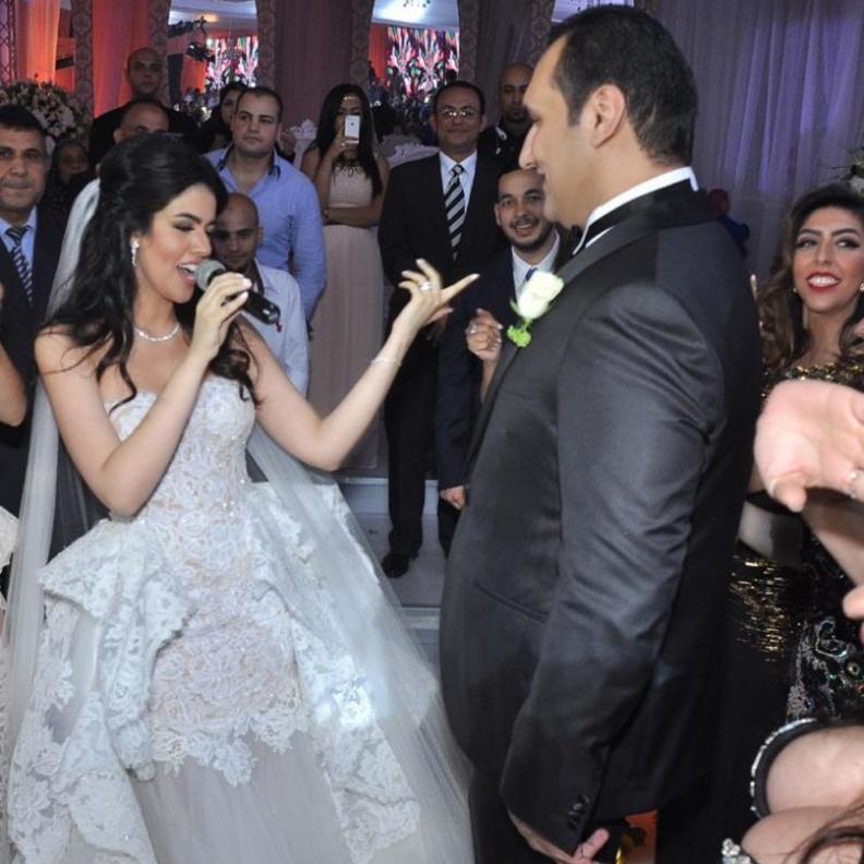 هنادي ابنة فيفي عبده في زفافها قبل سنوات