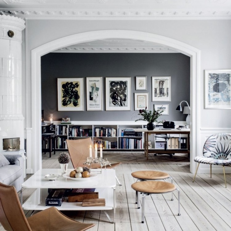 مكتبة خشبية رائعة تمتد على غرفة الجلوس و غرفة الطعام