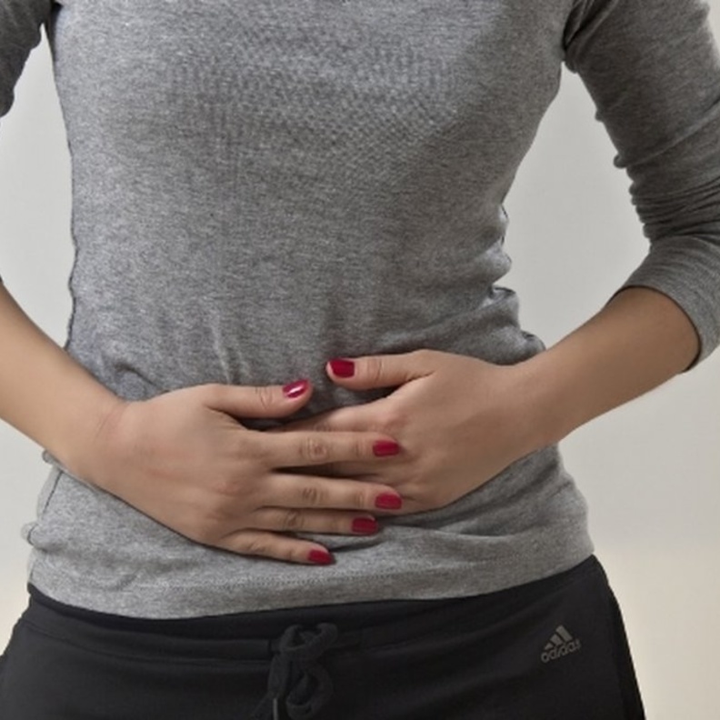  التهاب القولون يسبب ألم في البطن