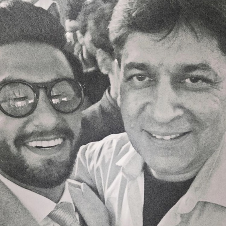 صورة سيلفي جمعت رانفير سينغ ووالد ديبيكا بادوكون