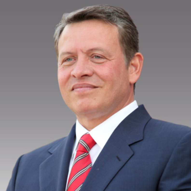 صورة جمعت 3 أجيال من العائلة الأردنية المالكة