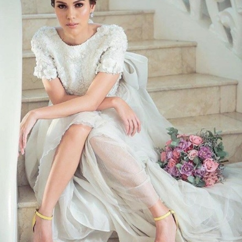 حذاء عروس باللون الذهبي