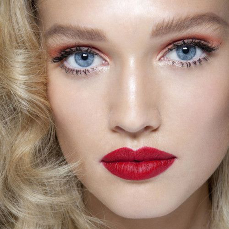 ألوان أحمر الشفاه الداكنة آجمل للشتاء