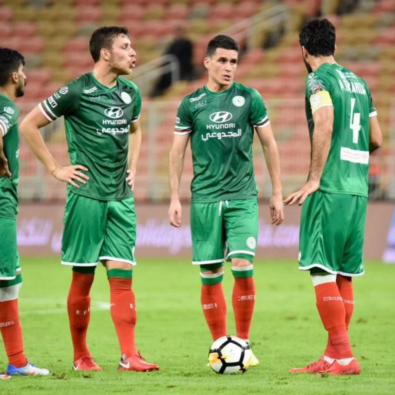 الانضباط تهدد الأهلي متصدر الدوري السعودي بخصم 6 نقاط من رصيده