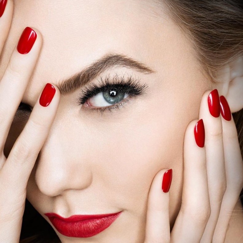 أكملي إطلالك الأنيقة باختيار لون طلاء الأظافر المناسب لك