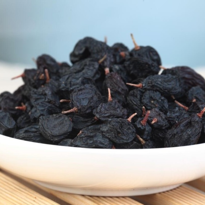 الزبيب الأسود يقي من فقر الدم.