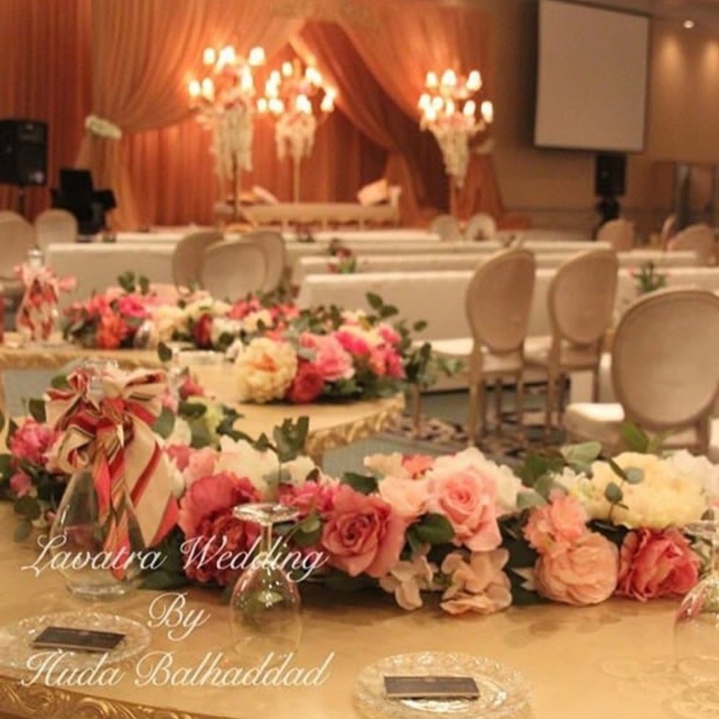 من تنظيم لافترا للورود والحفلات