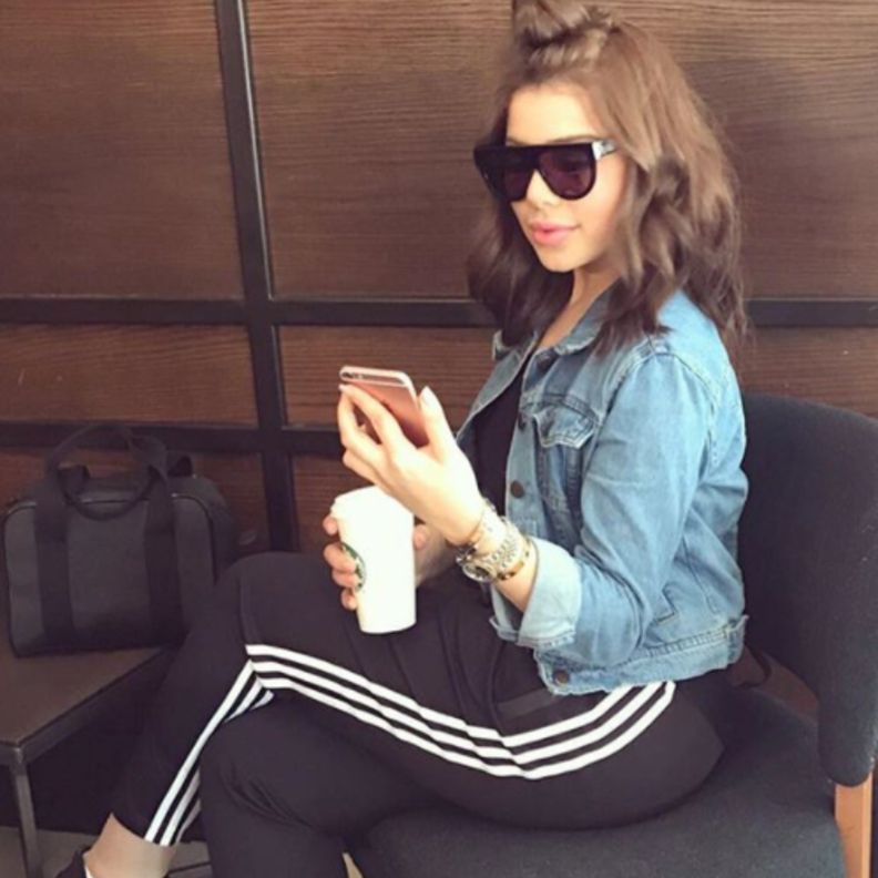 حنان الخضر بإطلالاتها الشبابية