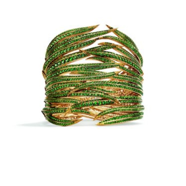 أسوارة فان كليف آند آربلوز من الياقوت والاسبنيل والماس