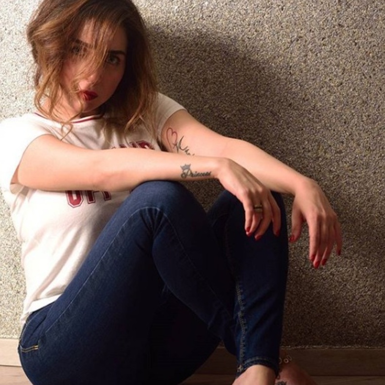 مي عز الدين ونحافة لافتة