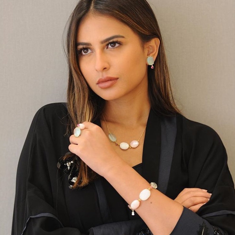 فان كليف المفضل لدى لما العقيل أيضا