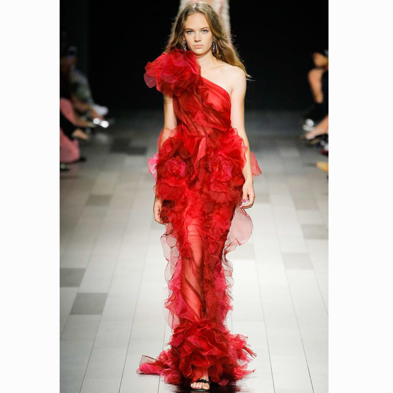 استقبلي العام الجديد باللون الأحمر الغني