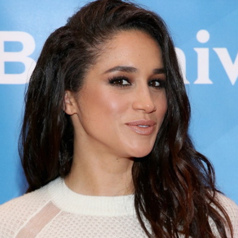 رسام كاريكاتير يتخيل ميغان ماركل وهي تبحث عن شبكة إنترنت في ساندرينجهام