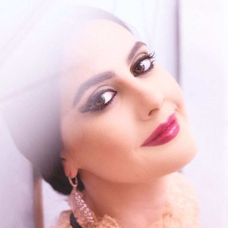 تماره قباني بمكياج ناعم للنهار